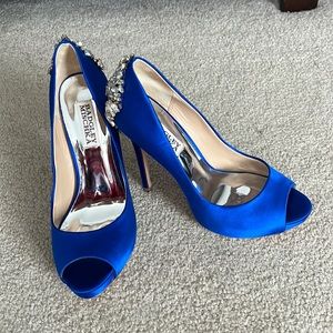 Badgley Mischka 6.5 peep toe pumps sapphire blue